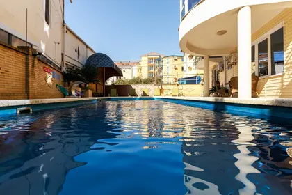 Бесплатный бассейн